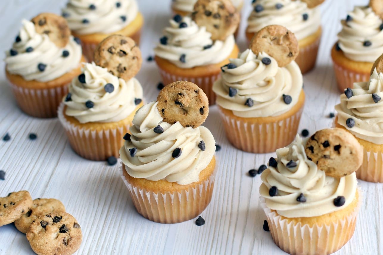 Cookies and Cream Oreo Cupcakes - Simply Whisked